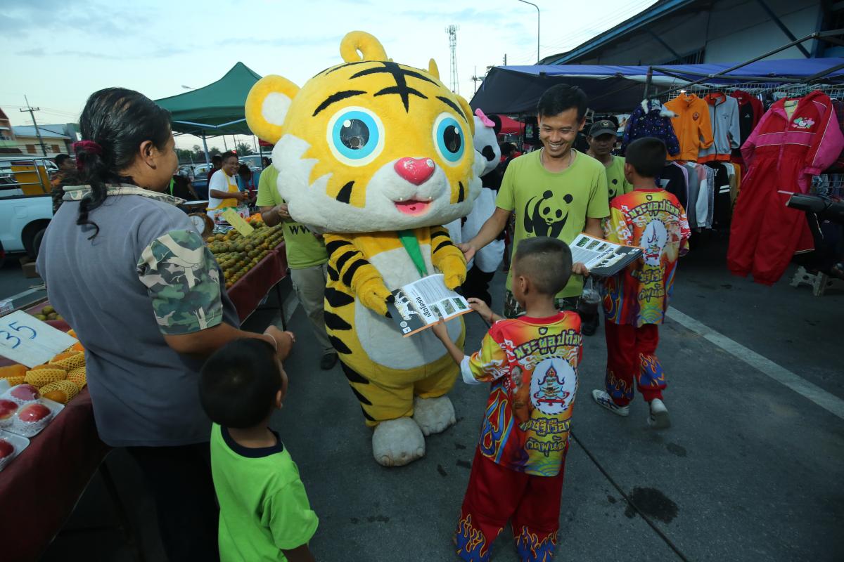 Aufklärungsarbeit in Dörfern und in Schulen